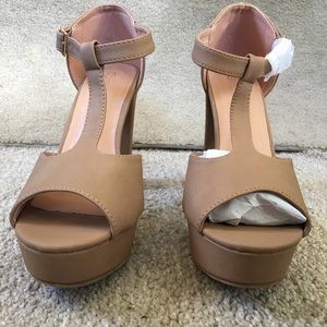 Size 7.5 4 inch heel boots pumps new